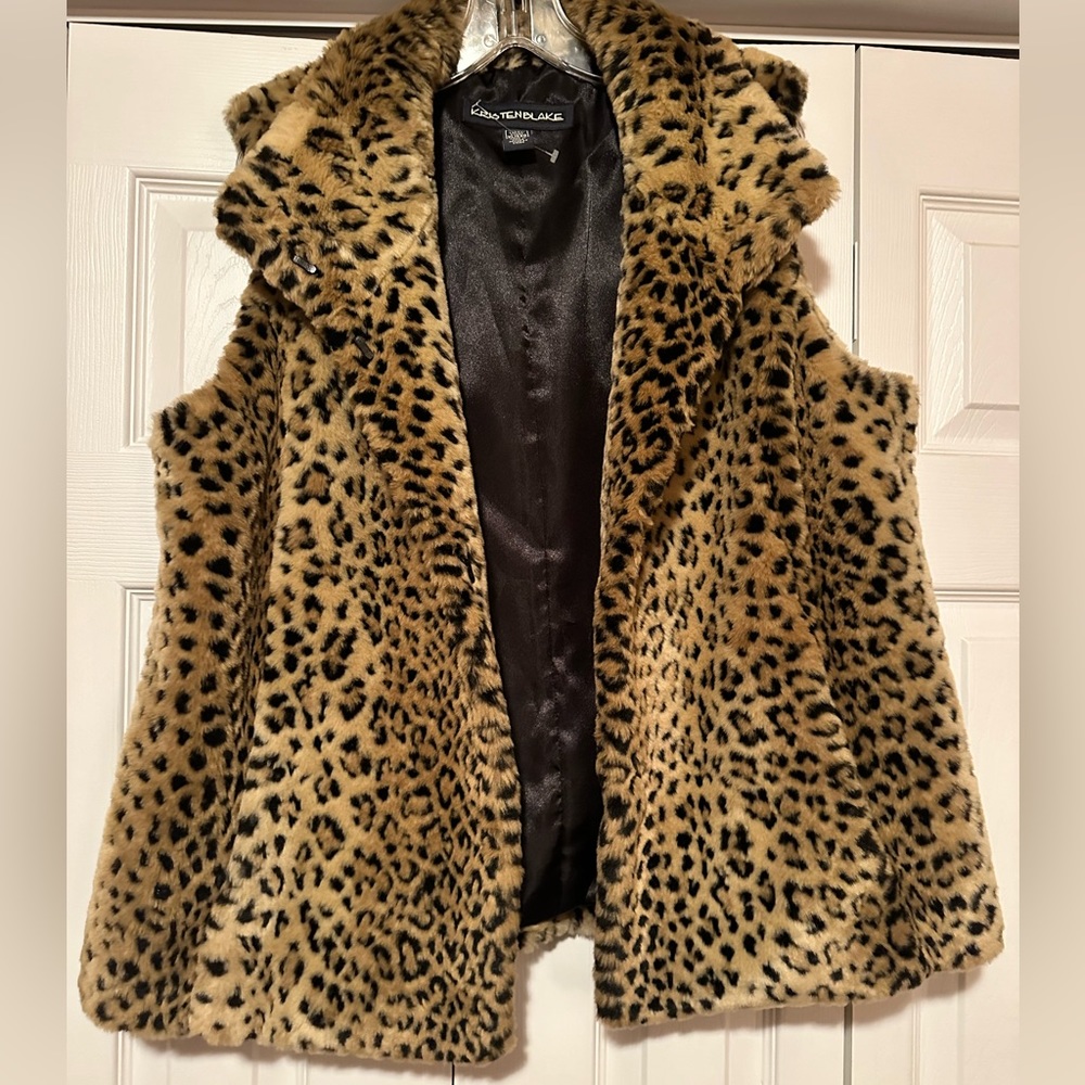Kristen Blake xl faux fur cheetah vest. Like new.